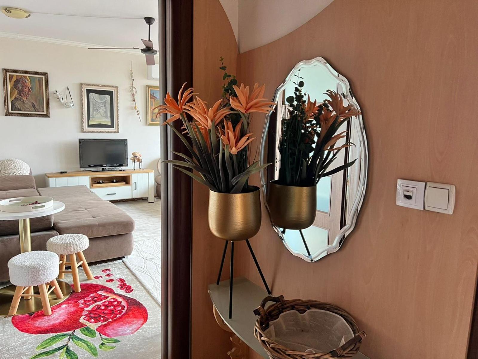 Downtown Central Apartment With Working Kitchen, City Views & Free Parking Kazanlŭk Exterior foto