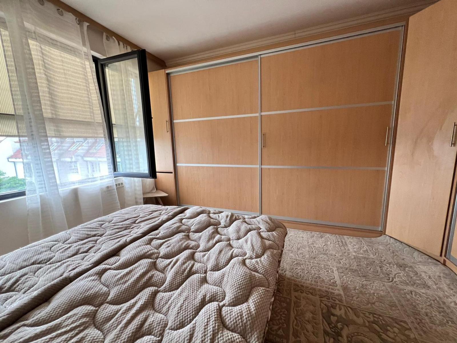 Downtown Central Apartment With Working Kitchen, City Views & Free Parking Kazanlŭk Exterior foto